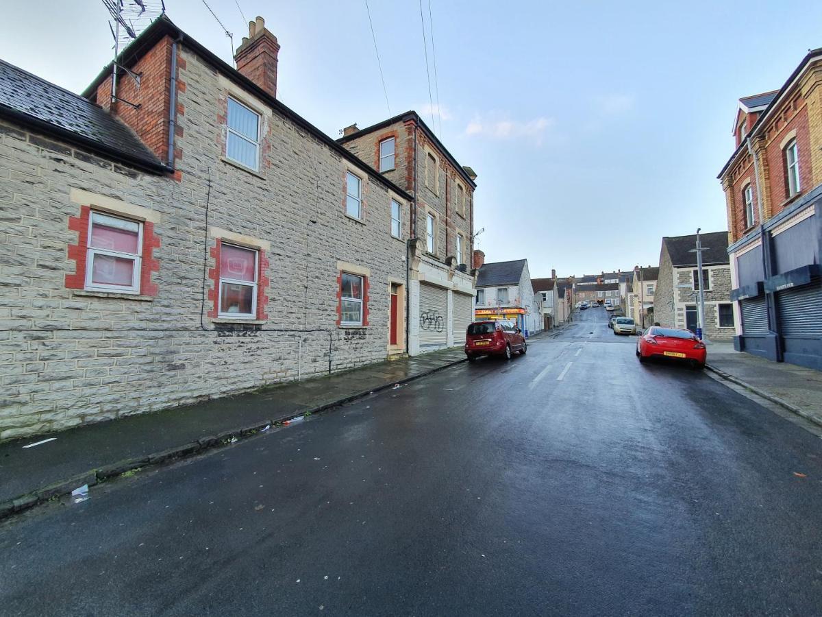 F3 2 Bedroomed Town House - Free Parking - Super 150 Mbps Wifi Near Gavin N Stacey Film House - 1 Free Dog Allowed Barry Buitenkant foto