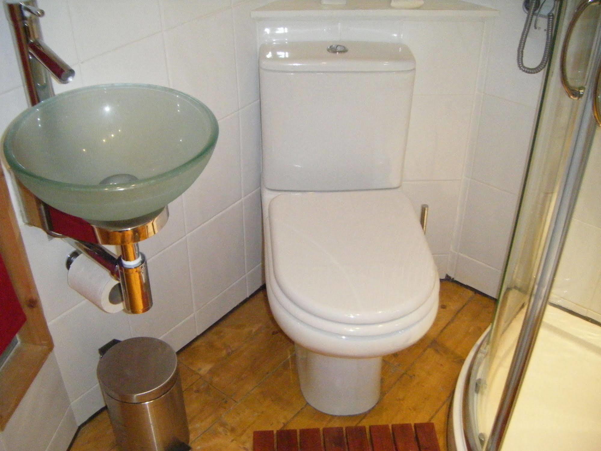 F3 2 Bedroomed Town House - Free Parking - Super 150 Mbps Wifi Near Gavin N Stacey Film House - 1 Free Dog Allowed Barry Buitenkant foto