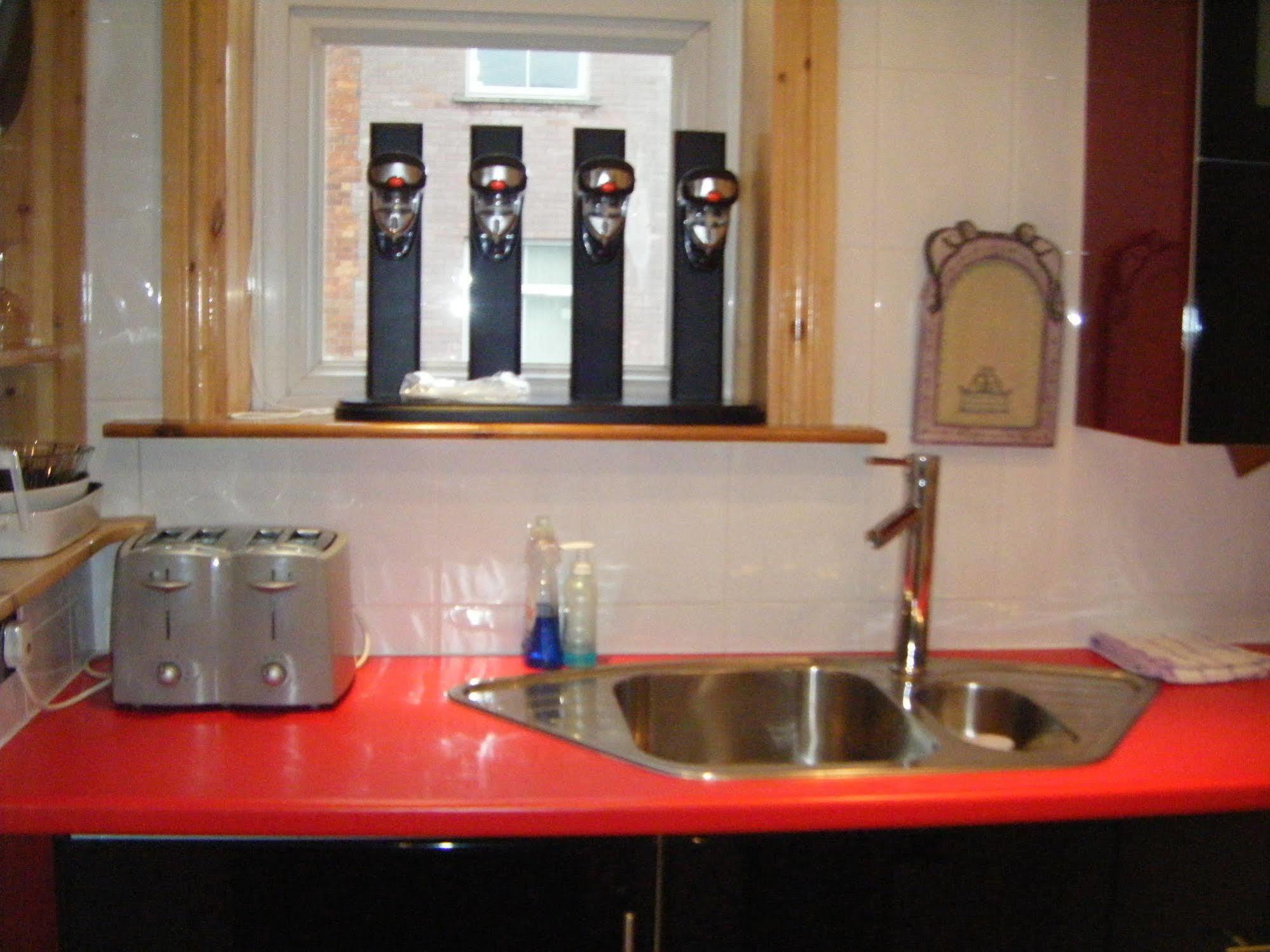F3 2 Bedroomed Town House - Free Parking - Super 150 Mbps Wifi Near Gavin N Stacey Film House - 1 Free Dog Allowed Barry Buitenkant foto