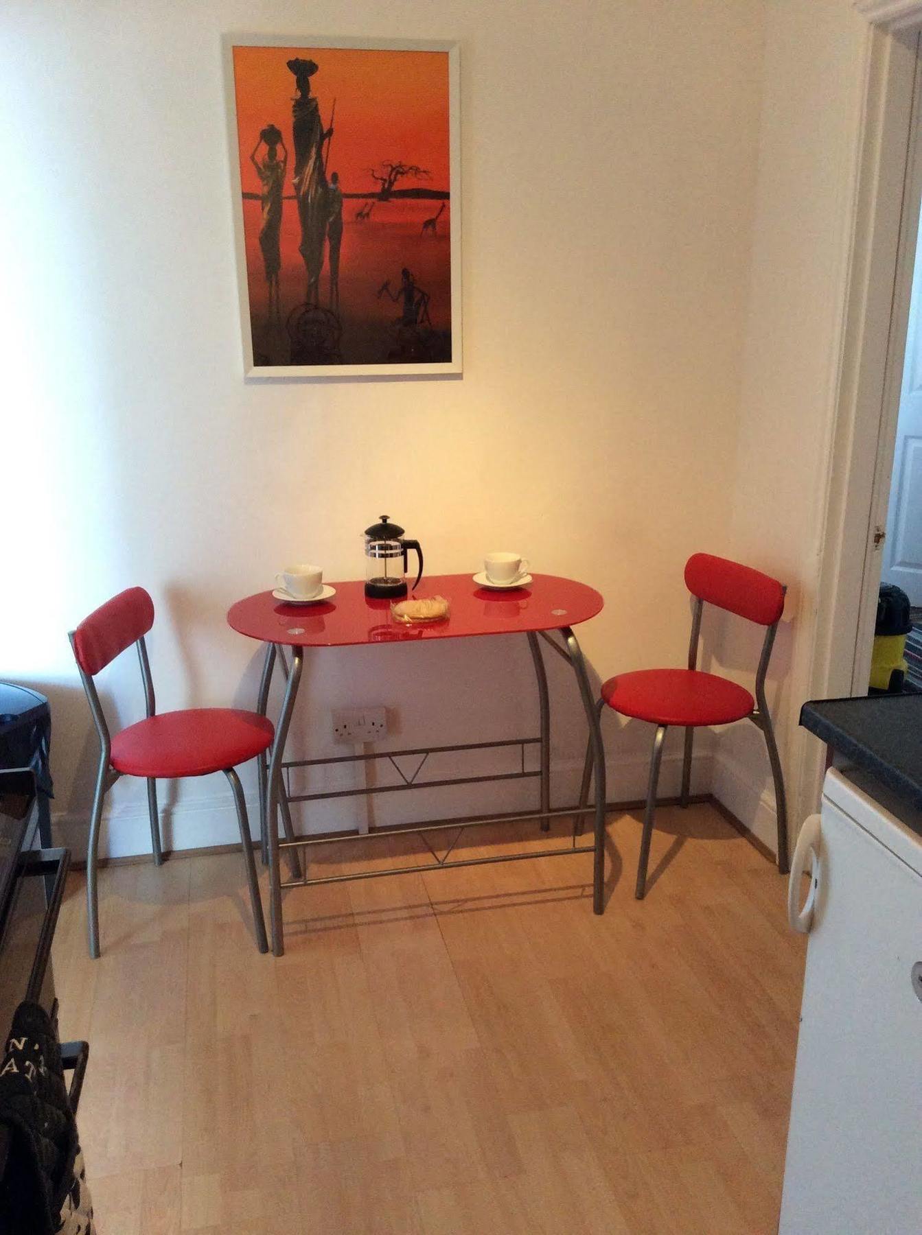 F3 2 Bedroomed Town House - Free Parking - Super 150 Mbps Wifi Near Gavin N Stacey Film House - 1 Free Dog Allowed Barry Buitenkant foto