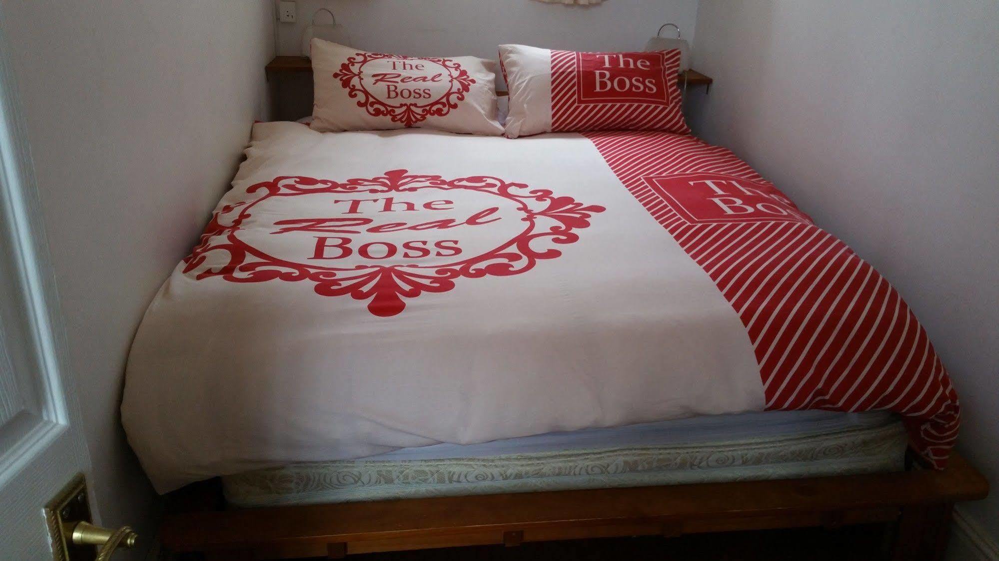 F3 2 Bedroomed Town House - Free Parking - Super 150 Mbps Wifi Near Gavin N Stacey Film House - 1 Free Dog Allowed Barry Buitenkant foto