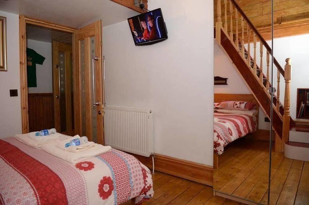 F3 2 Bedroomed Town House - Free Parking - Super 150 Mbps Wifi Near Gavin N Stacey Film House - 1 Free Dog Allowed Barry Buitenkant foto