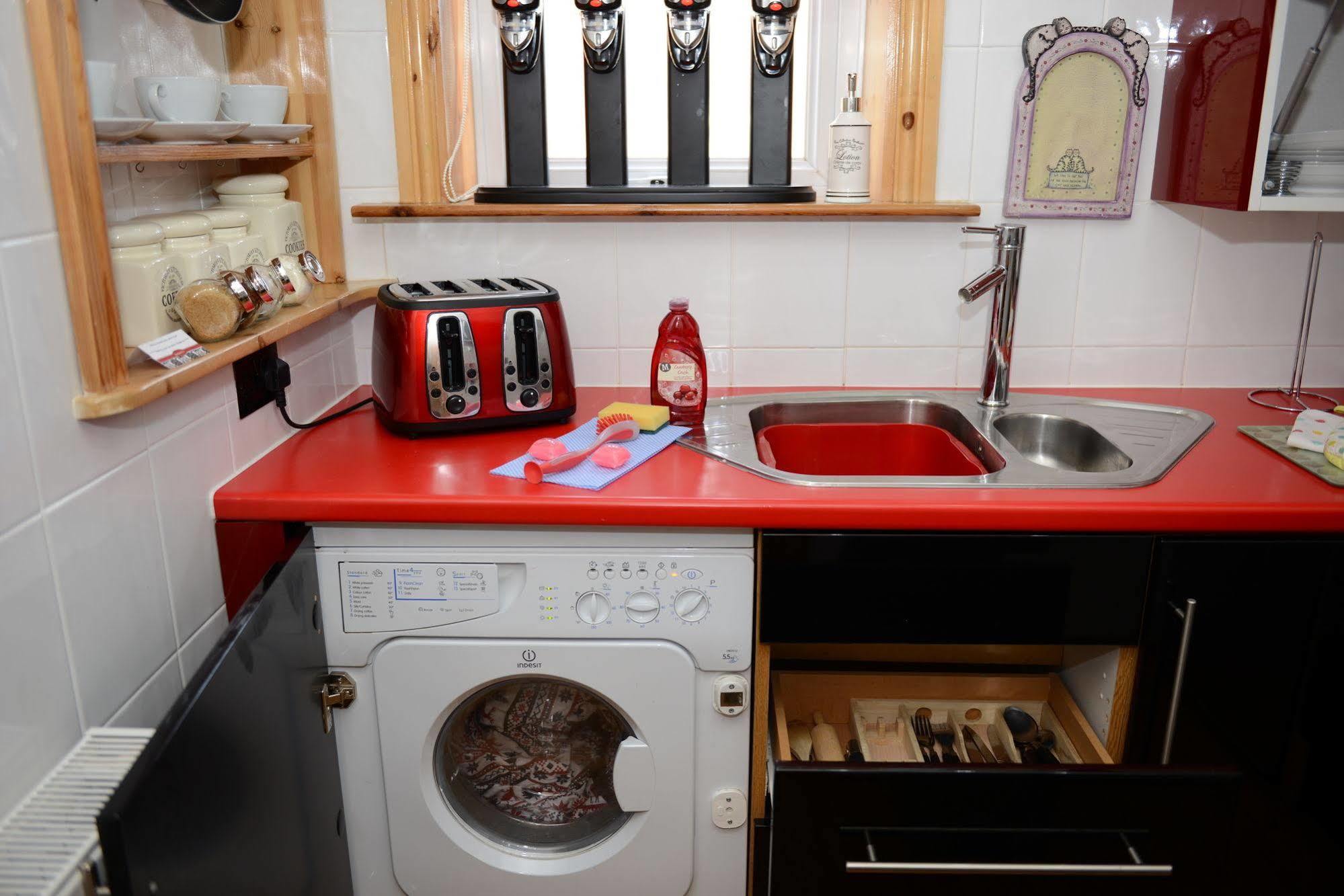 F3 2 Bedroomed Town House - Free Parking - Super 150 Mbps Wifi Near Gavin N Stacey Film House - 1 Free Dog Allowed Barry Buitenkant foto